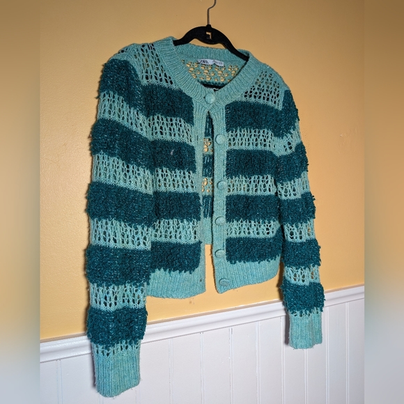 Two tone cozy cardigan🐸 - Picture 2 of 3